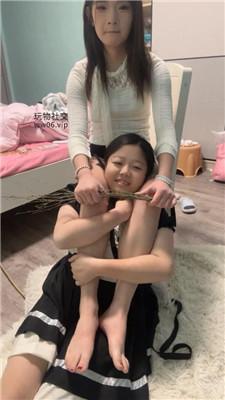 小凤梨肥肥的脸蛋真可爱，被虐也很有肉感 JS241208-78