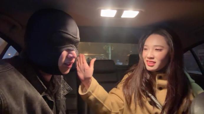 【爱秀套图】【素人挖掘机】车内耳光/揪耳朵/舔脏鞋棉袜JS241209-15