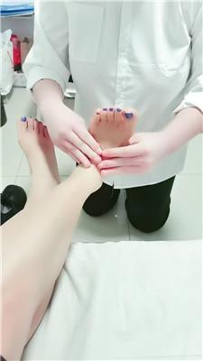 璃茉老师母畜-吮吸脚趾缝/伺候沐足 JS241209-12