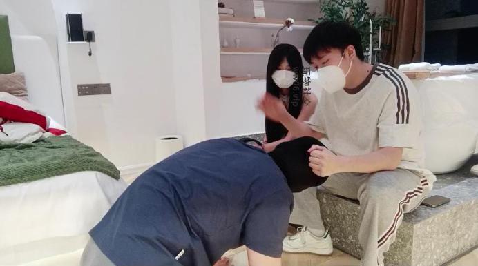 安徽情侣强制舔鞋袜/圣水淋浴/踩踏 bf48006