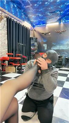 红焱刑具虐打/狗链遛狗/跪舔高跟黑丝 bf48013