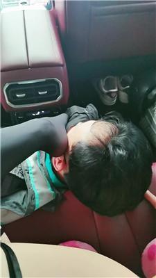 皮皮车内黑丝美腿诱惑代驾 bf47982