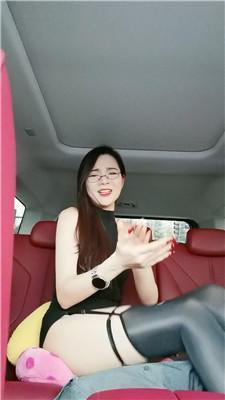 皮皮车内黑丝美腿诱惑代驾 bf47982