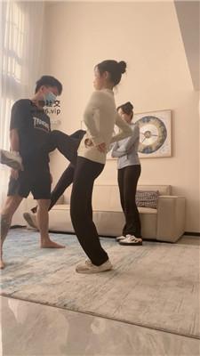 素人事务所3S-女神运动鞋暴力虐打教练狗续集 bf47984