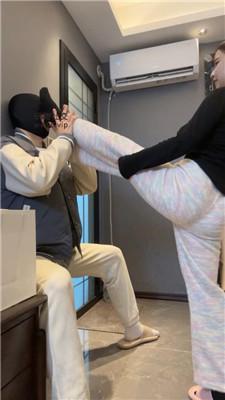 狗哥素人S-踢裆踩踏耳光 bf47978