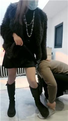 芮兮夫妻长靴踢踹踩/清理脏鞋底/吃卫生巾/赏赐圣水 JS241209-10