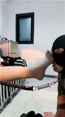 芮兮夫妻长靴踢踹踩/清理脏鞋底/吃卫生巾/赏赐圣水 JS241209-10