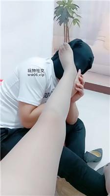 樊儿迷恋肉丝的脚下奴 JS241209-3