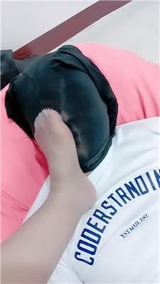 樊儿迷恋肉丝的脚下奴 JS241209-3