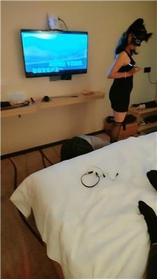 广州情侣主黑丝臭脚狂舔/转胯骑马狗爬/鞭打/高跟虐 bf47993