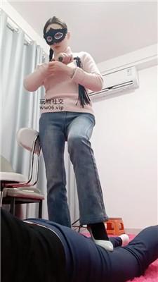 姗姗黑棉袜踩踏/鞭打虐乳 JS241208-64