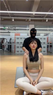 【爱秀套图】【松紫大大】健身房暴力虐打猥琐教练bf47971
