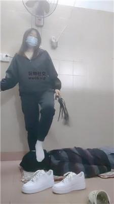奇了怪了胯下辱鞭打/小白鞋白袜踩虐 JS241208-70