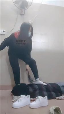 奇了怪了胯下辱鞭打/小白鞋白袜踩虐 JS241208-70