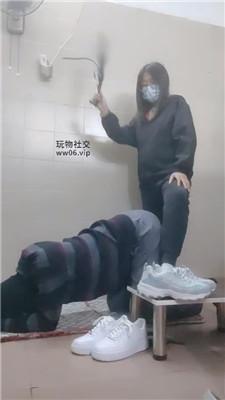 奇了怪了胯下辱鞭打/小白鞋白袜踩虐 JS241208-70