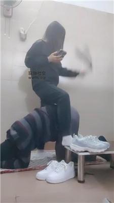 奇了怪了胯下辱鞭打/小白鞋白袜踩虐 JS241208-70