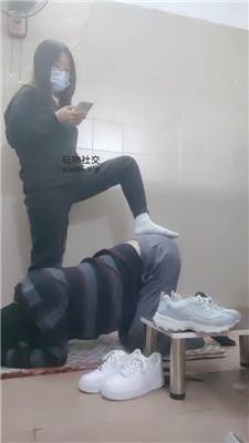 奇了怪了胯下辱鞭打/小白鞋白袜踩虐 JS241208-70