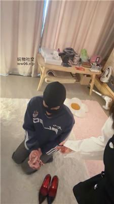 小麦性感黑丝踩虐/鞭打/掐乳踢裆 bf47985