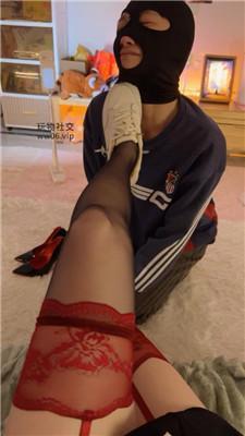 小麦性感黑丝踩虐/鞭打/掐乳踢裆 bf47985