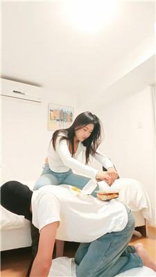 【爱秀套图】【亿姐】物化坐垫伺候我就餐/闻舔长靴白袜JS241207-48