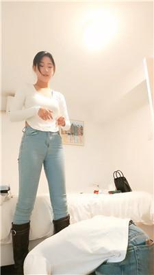 亿姐物化坐垫伺候我就餐/闻舔长靴白袜 JS241207-48