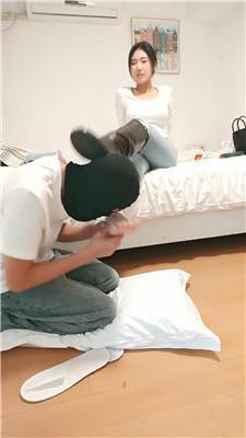 亿姐物化坐垫伺候我就餐/闻舔长靴白袜 JS241207-48