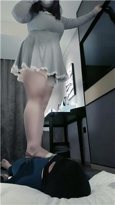 樊樊大人换多双脏鞋踩踏地毯奴 JS241208-2