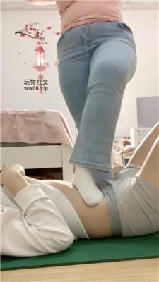 欣欣子牛仔裤坐脸窒息/掐乳/白袜脚踩 JS241208-15