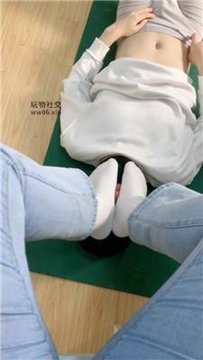 欣欣子牛仔裤坐脸窒息/掐乳/白袜脚踩 JS241208-15