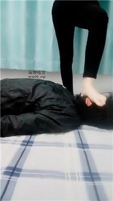 樊儿原味船袜玉足舔闻/踩踏坐脸 JS241208-5