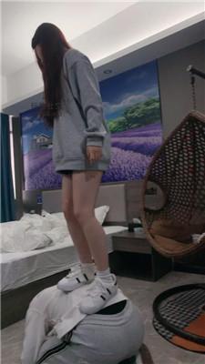 欣婷抽耳光/小白鞋白袜踢踹踩踏 bf47939