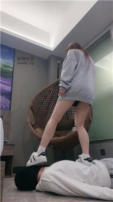 欣婷抽耳光/小白鞋白袜踢踹踩踏 bf47939