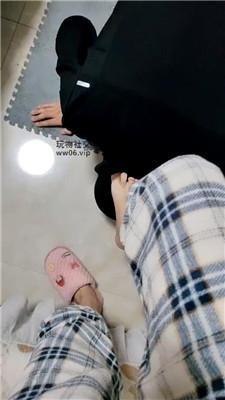 小羊咩咩下跪求舔脚丫子的家奴 JS241208-11