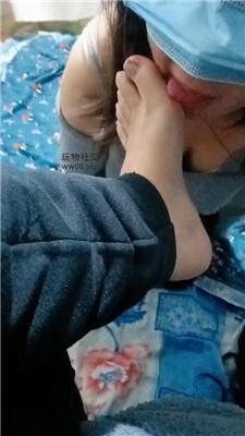 伪娘和人妻变装奴裸足狂舔/赏赐圣水 JS241208-24