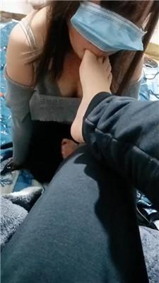 伪娘和人妻变装奴裸足狂舔/赏赐圣水 JS241208-24