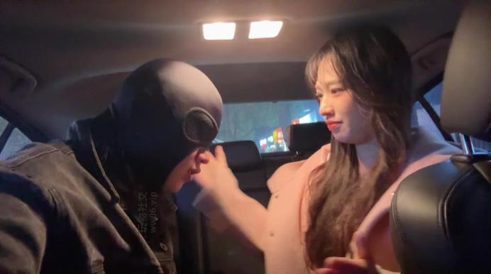 【爱秀套图】【素人挖掘机】开发羞涩女神-手捂窒息/毛鞋白袜气味辱bf47943