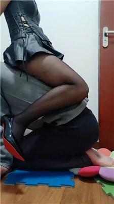 思纯骑马鞭打黑丝高跟踩废物 JS241207-13