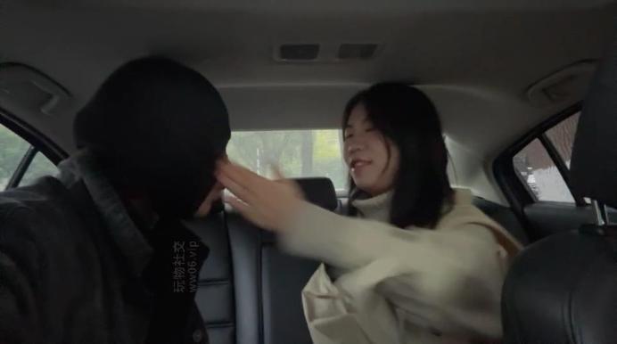 【爱秀套图】【素人挖掘机】学生S-手捂窒息/白袜脚捂脸狂吸JS241207-12