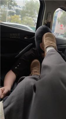 素人挖掘机学生S-手捂窒息/白袜脚捂脸狂吸 JS241207-12