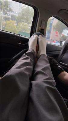 素人挖掘机学生S-手捂窒息/白袜脚捂脸狂吸 JS241207-12