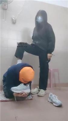 奇了怪了踢裆胯下羞辱/闻舔运动鞋白袜 bf47888