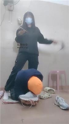 奇了怪了踢裆胯下羞辱/闻舔运动鞋白袜 bf47888