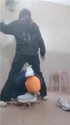 奇了怪了踢裆胯下羞辱/闻舔运动鞋白袜 bf47888