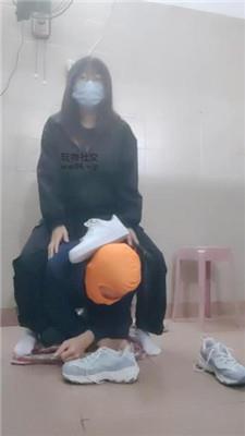 奇了怪了踢裆胯下羞辱/闻舔运动鞋白袜 bf47888