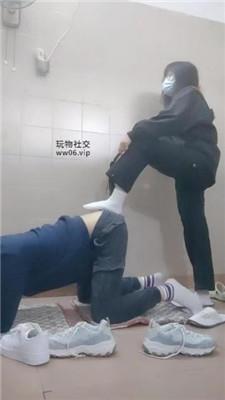 奇了怪了踢裆胯下羞辱/闻舔运动鞋白袜 bf47888