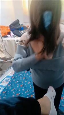 【爱秀套图】【伪娘和人妻】跪舔棉袜脚/戒尺虐打/喝圣水JS241207-3