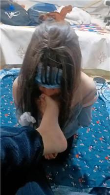 伪娘和人妻跪舔棉袜脚/戒尺虐打/喝圣水 JS241207-3