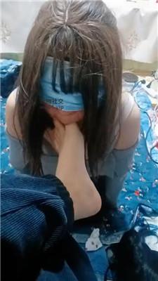 伪娘和人妻跪舔棉袜脚/戒尺虐打/喝圣水 JS241207-3