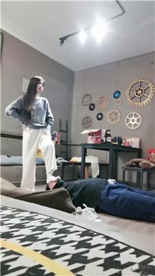 沐沐妖麦昆鞋暴力踢踹虐打 bf47869