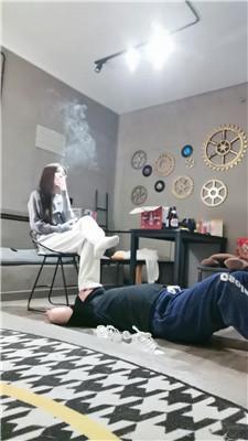 沐沐妖麦昆鞋暴力踢踹虐打 bf47869